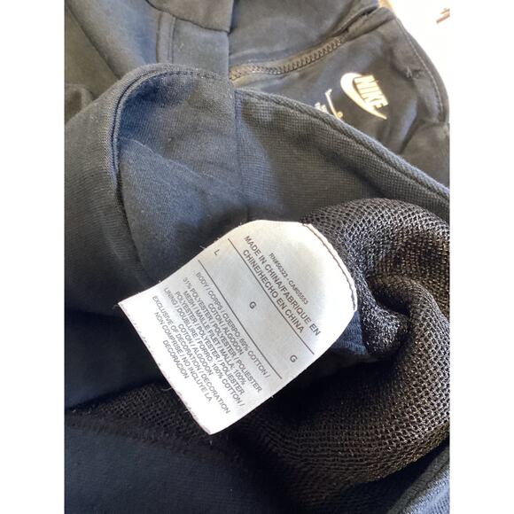 Nike Sportswear Women’s Black Oversized Crew-Neck Sweatshirt - Picture 7 of 7